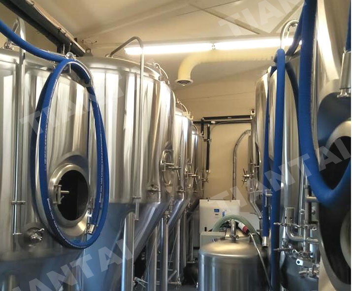 Cleaning of the flexible beer hose in your brewery TianTai® 2150HL brewery equipment for sale